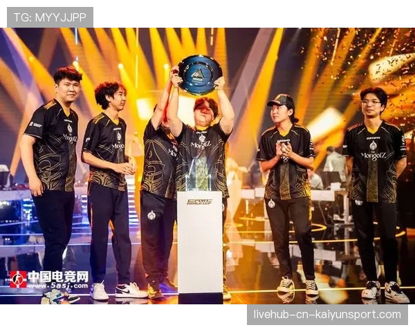[选手名]直播间整活：用方向盘打CS2竟然还能拿MVP😂（251 ）